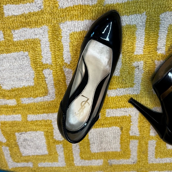 Yves Saint Laurent Glossy Black Heels - Picture 11 of 11